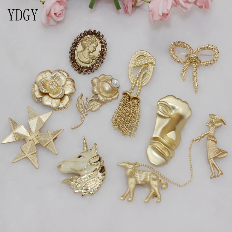 

Ydgy2019 exaggerated women's Brooch color gold metal hijab pins Abstract half face Brooch masked jewelry party