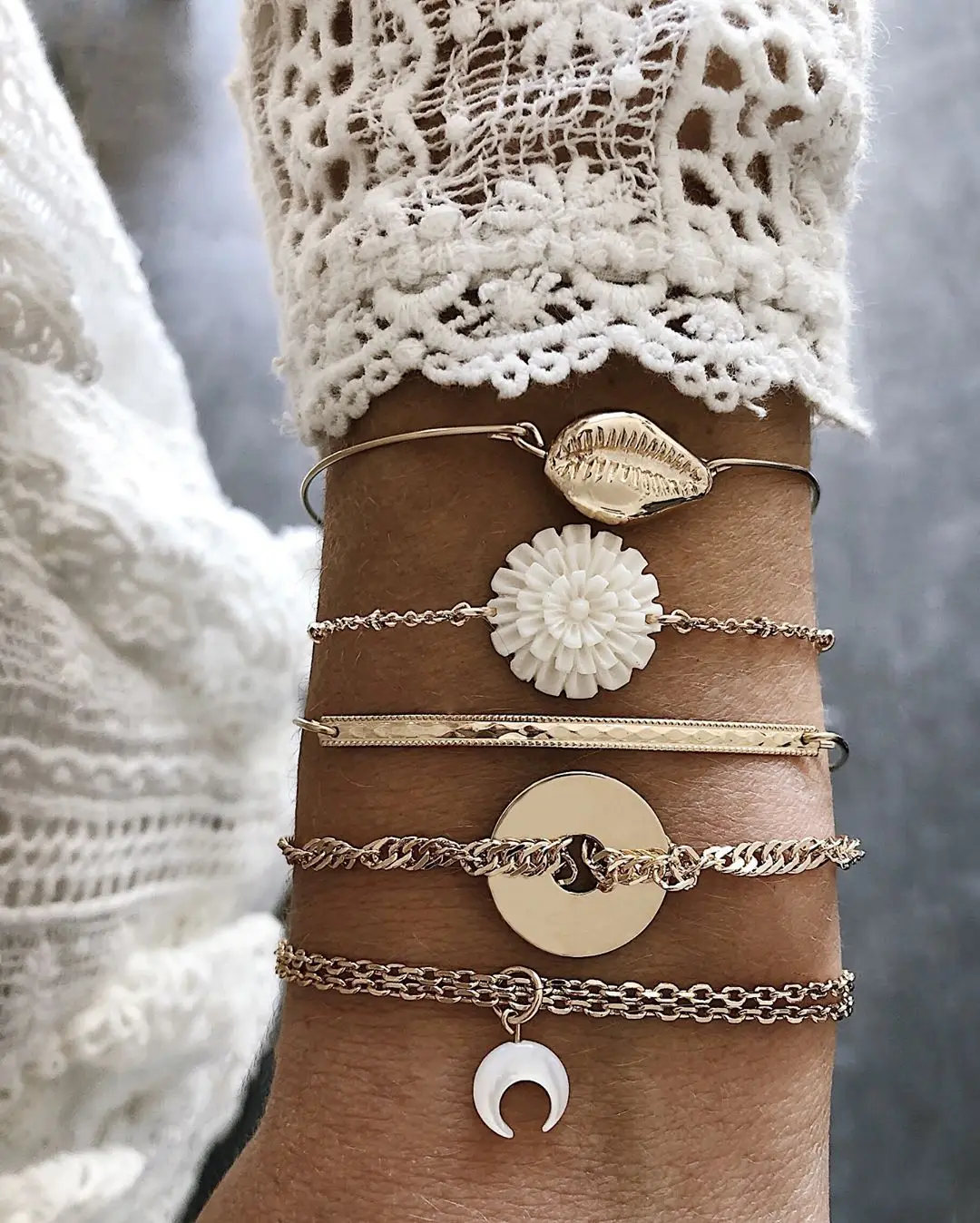 Женский винтажный браслет с шармами золотого цвета подвеской в виде Луны цветка