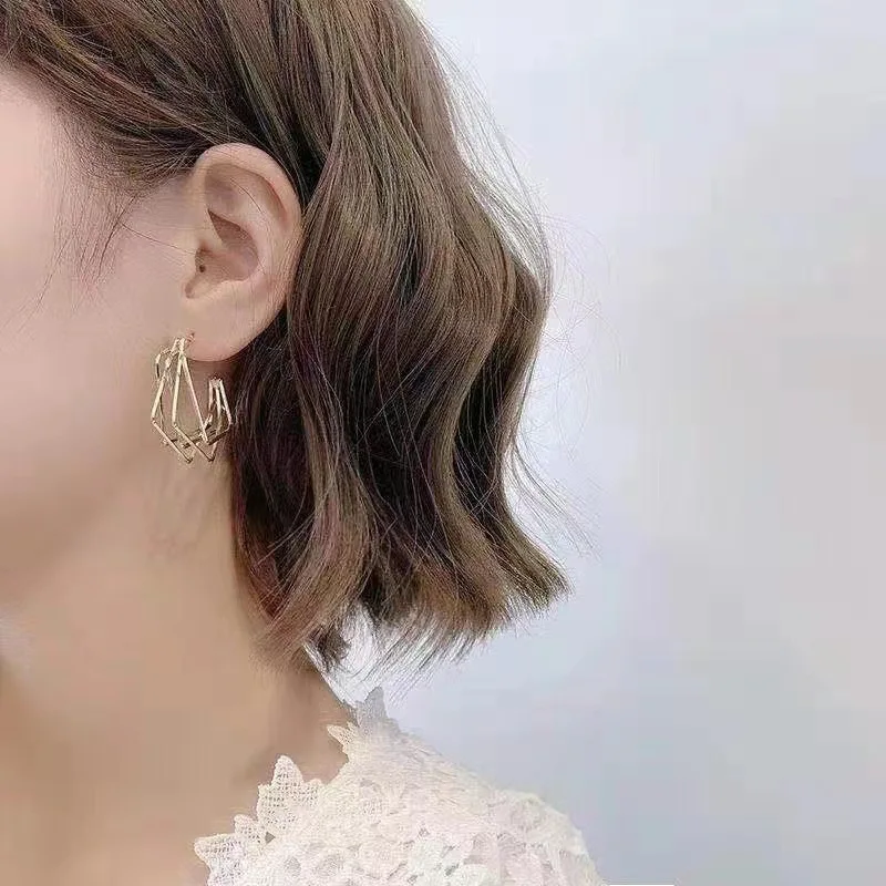 

The Latest Trend Of Christmas 2021 Simple Jewelry Geometric Metal Square Circle Silver Pin Earrings Fashion Women's Gifts