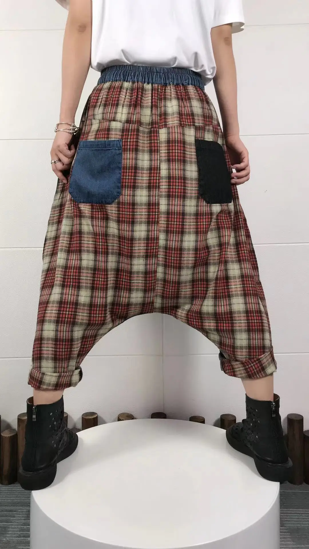 

SuperAen Vintage Personality Harem Denim Pants Women 2021 Spring New Loose Plus Size Plaid Patchwork Fashion All Match