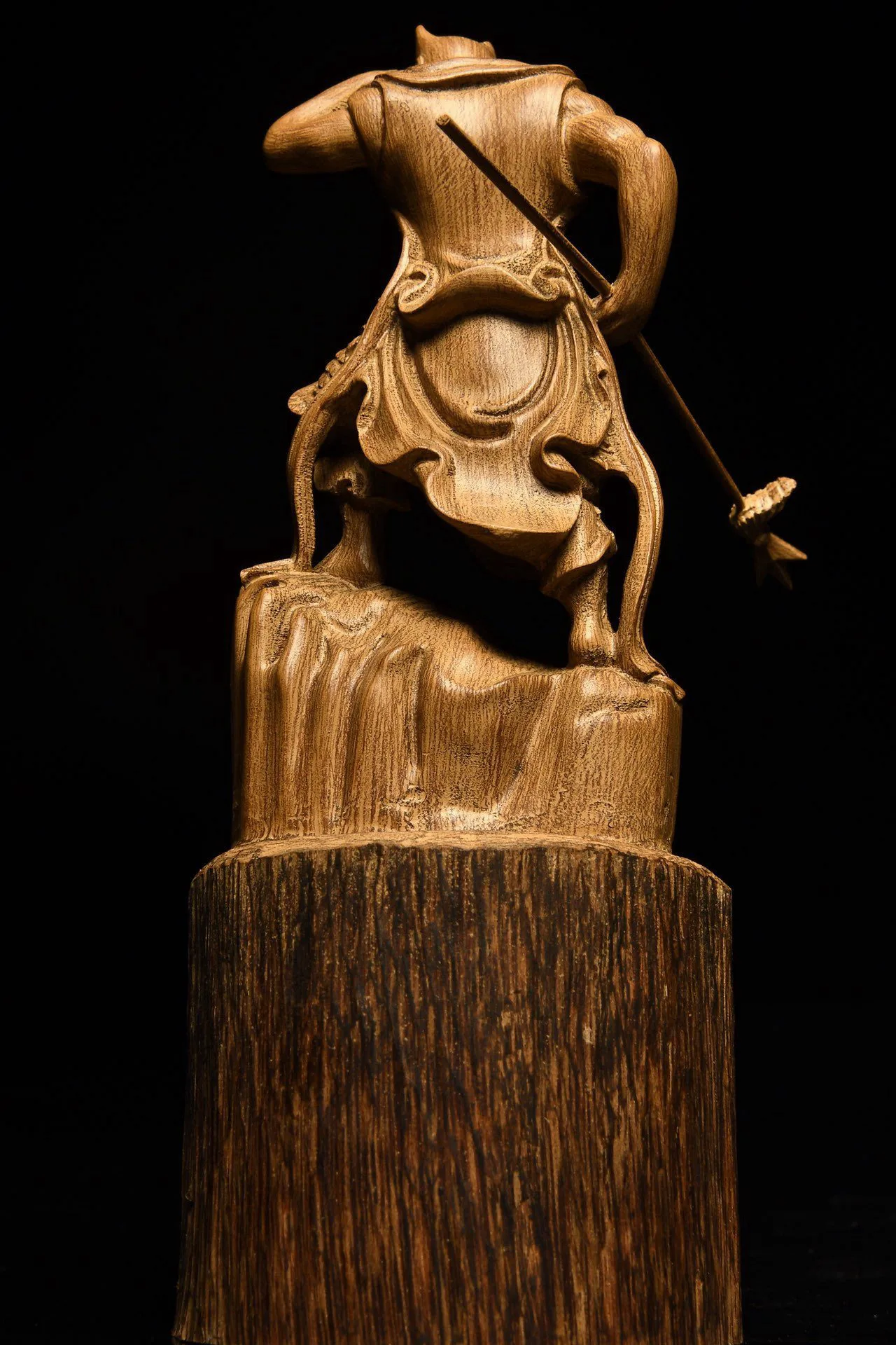 Рисунок 5 - Новый стиль, резьба по дереву Hainan Agarwood