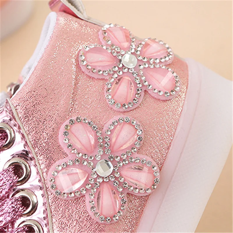 

Autumn Fashion Casual Light Children's Shoes Flowers Rhinestone Cartoon LED Luminous Shoes Soft Bottom Girls Sneaker Leather