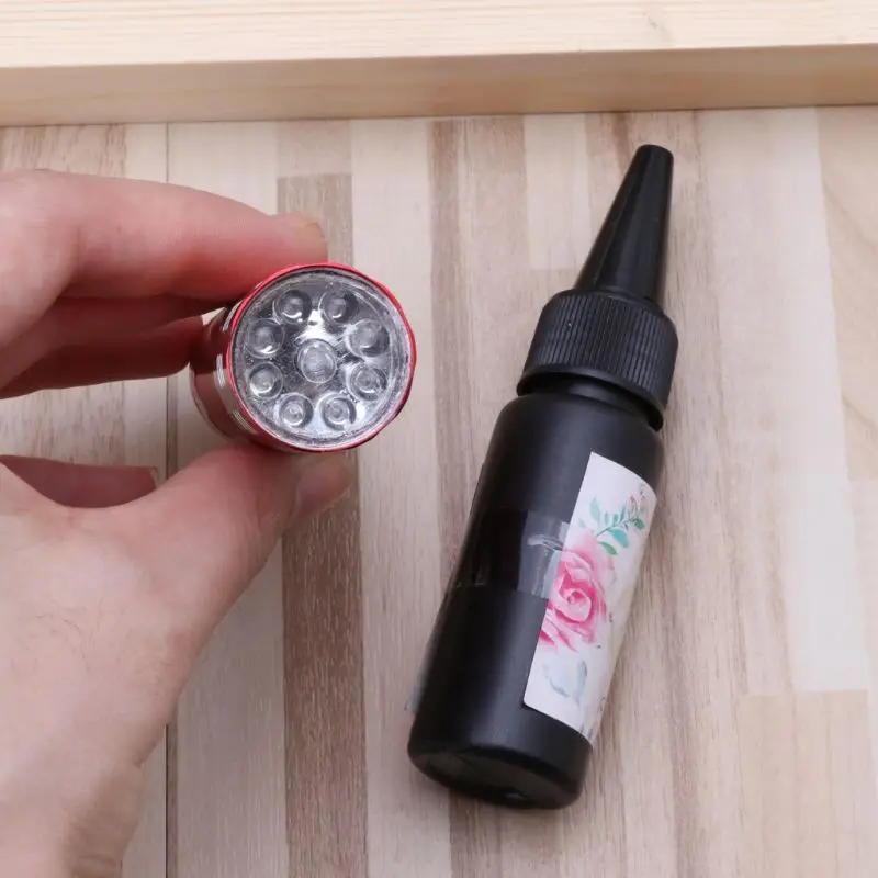 

1 Pack UV Lamp UV Resin Kit Ultraviolet Cure Resin Solar Cure Resin UV Hard Glue E56C