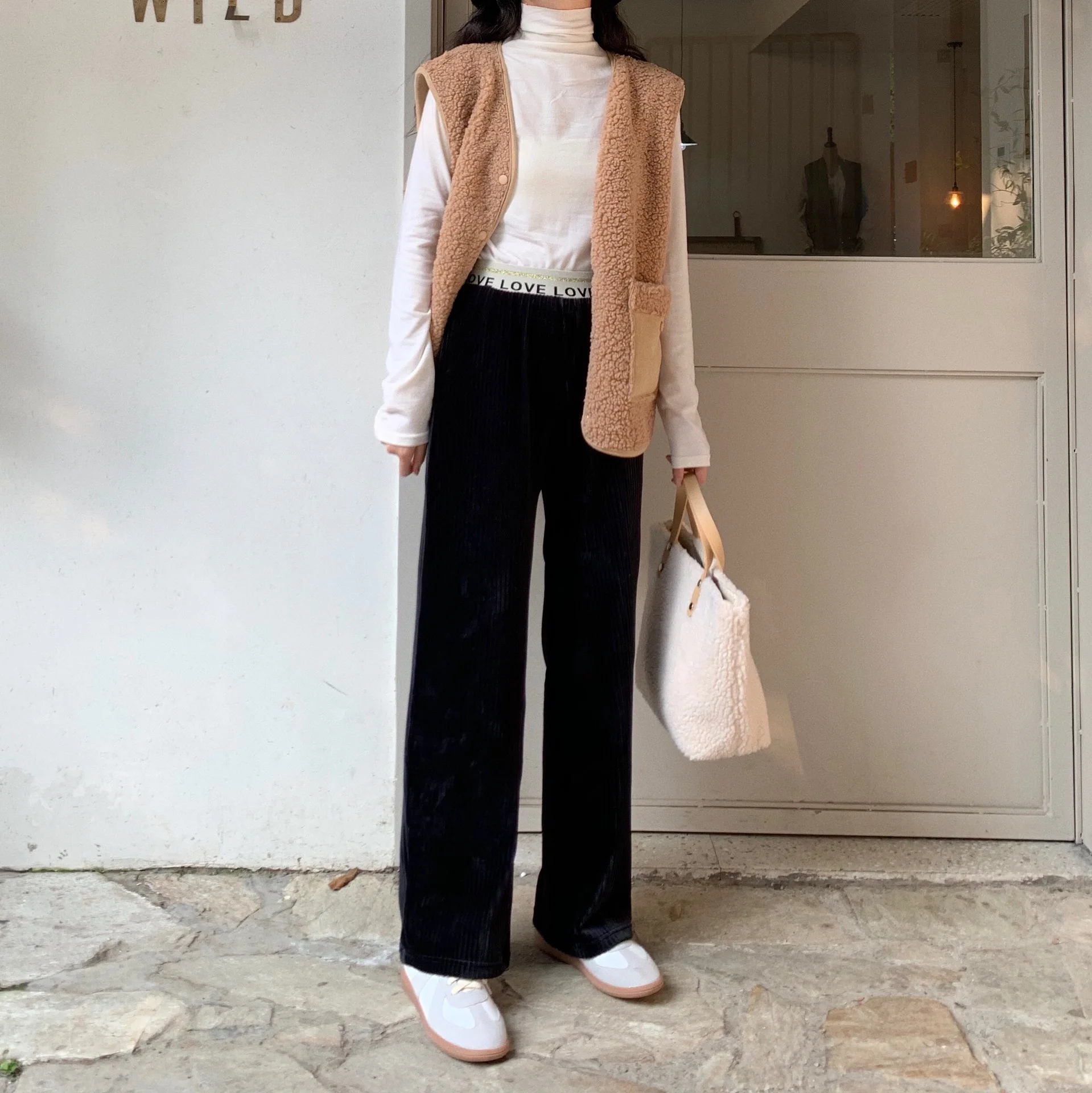 Женские велюровые брюки с широкими штанинами свободные длиной до щиколотки