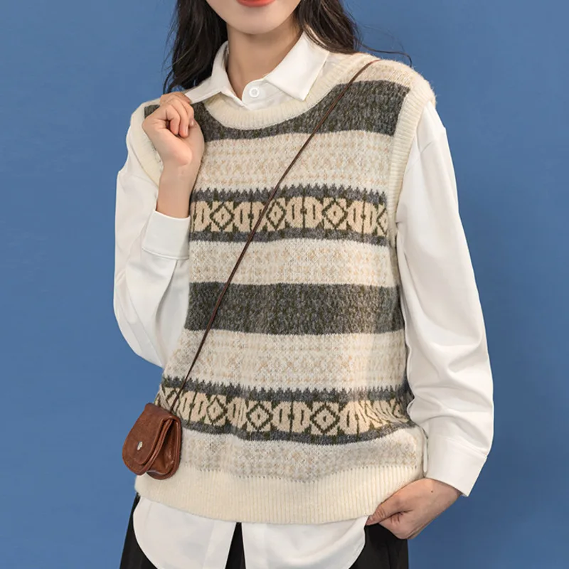 

Vintage O Neck Knitted Vest Sweater Women Sleeveless Pullover Sweater Loose Female Casual Oversized Knitted Vest 2021 Spring