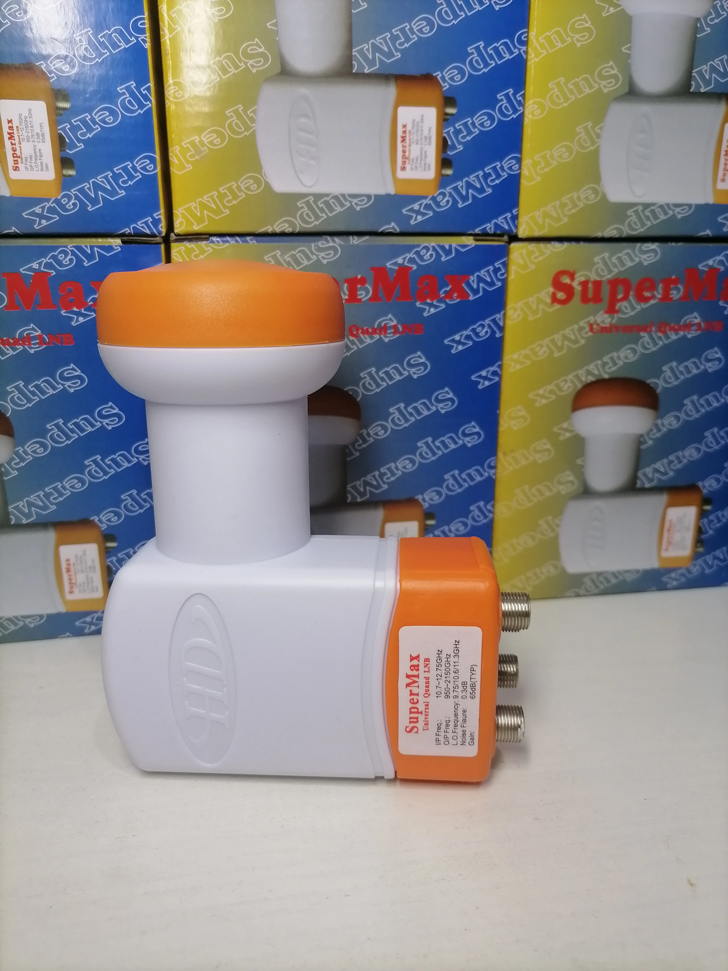 Мощный универсальный четырехдиапазонный LNB с лучшим сигналом Full HD KU Band QUAD