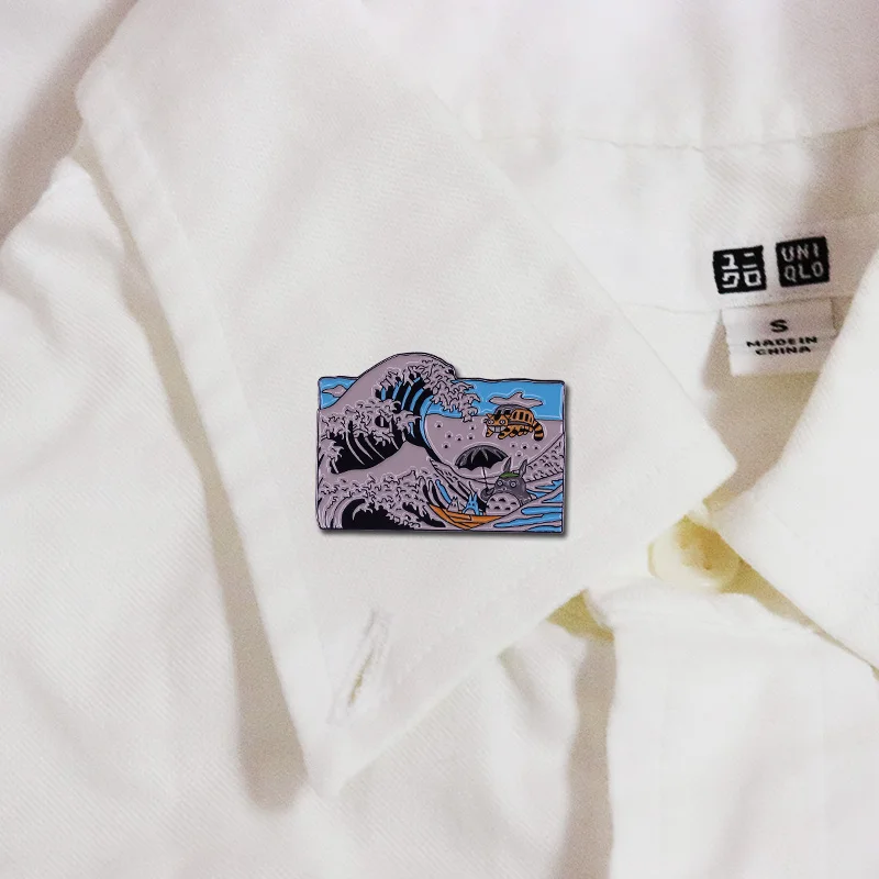 Totoro Wave эмалированная брошь-кнопка большая волна духа делает кошку более милой. |