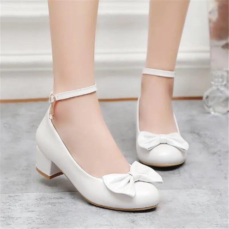 Новинка Детская обувь на высоком каблуке для девочек Цвет белый черный Платье
