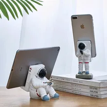 Creative Penholder Mobile Phone Stand Resin Astronaut Figurine Home Decoration Office Desk Accessories Practical Desktop Holder Creative Penholder Mobile Phone Stand Resin Astronaut Figurine Home Decoration Office Desk Accessories Practical Desktop Holder