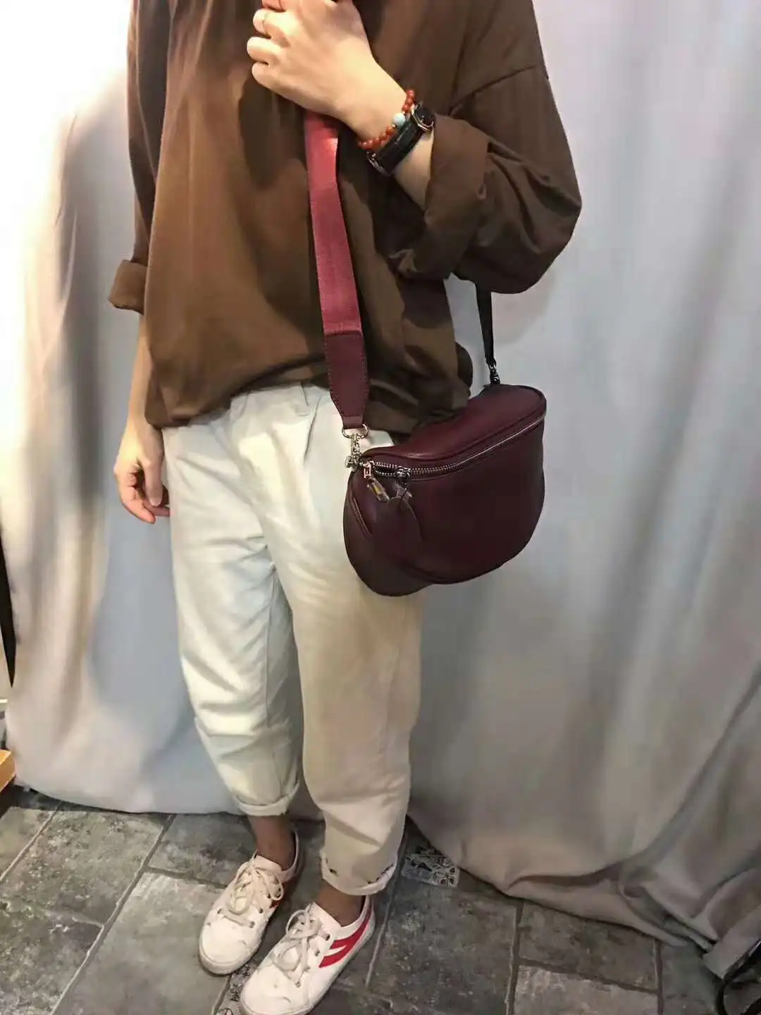 

2020 new leisure pillow bag solid color simple large capacity wide shoulder strap crossbody bag