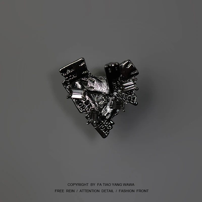 

Broken heart dark ear stud