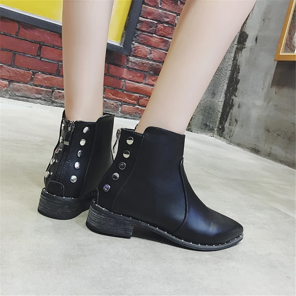 Модные женские ботинки мартинсы в английском стиле черные Челси Корейском для