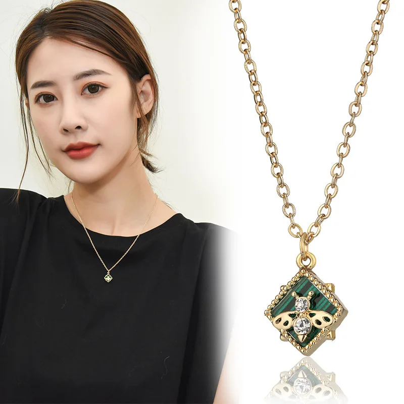 

Diamond bee Malachite Necklace women's new clavicle chain bracelet set wholesale