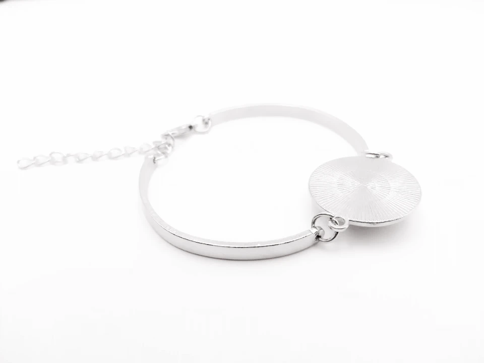 

2021 New Black and White Glass Two Cat Fashion Charm Bracelet Classic Yin and Yang Cat Bracelet To Map Private Custom