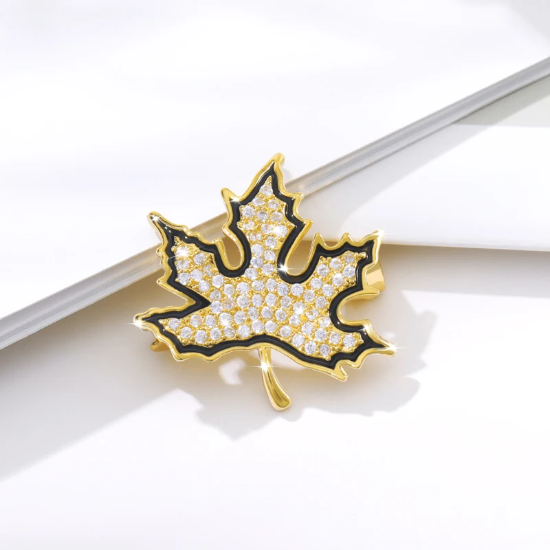 Роскошная женская металлическая брошь в виде кленового листа с цирконом броши