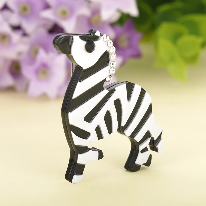 Брошь в форме зебры из прозрачного акрила "Lovely Acrylic Zebra" от Blucome для женщин с кристаллами и волокнами из ацетата, яркий животный рисунок на воротнике пальто или свитера, украшение для одежды.