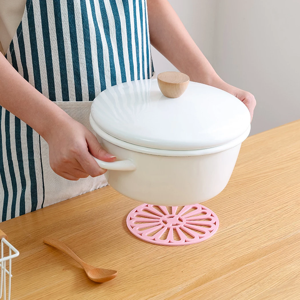 

1pcs New Rubber Trivet Mat Hollow Insulation Coaster Flower Pot Pad Cup Coaster Bowl Coasters Non-Slip Hollow Dining Table Mats