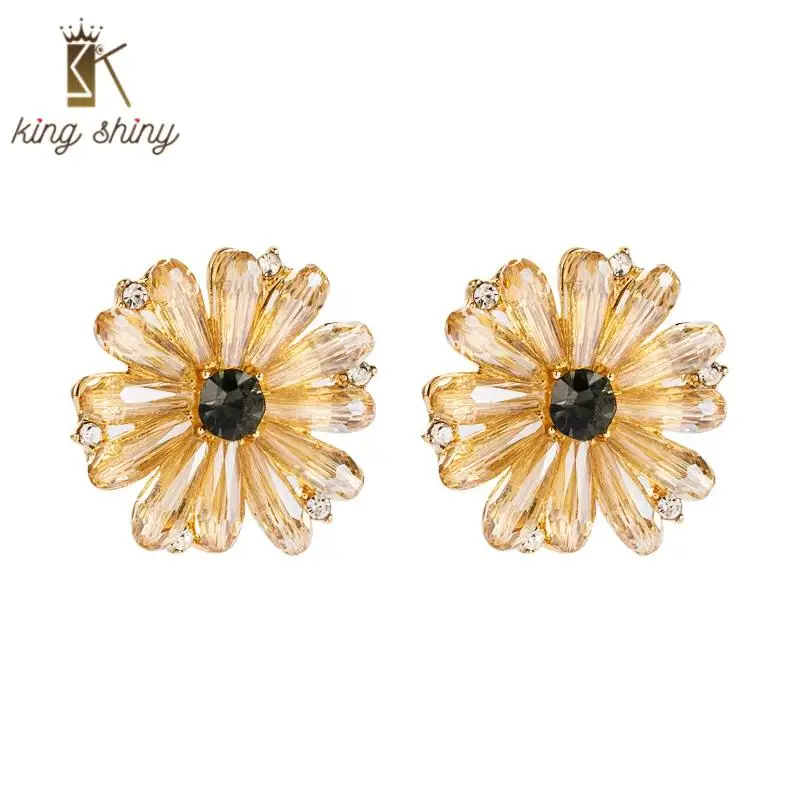 

Elegant Korean Crystal Flower Stud Earrings for Woman Vintage Rhinestone Daisy Stud Earrings Female Party Ear Jewelry Brincos