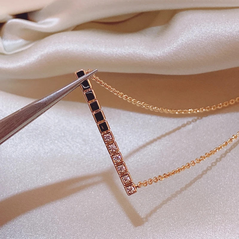 

Urban women's classic exquisite simple noble ice cube geometric semi-inlaid zircon S925 sterling silver necklace gift