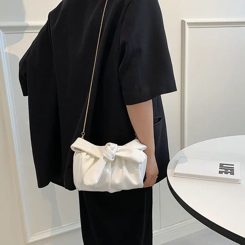 

Новинка 2021, трендовая летняя сумка-мессенджер, нишевая универсальная складная сумка в форме облака, женская сумка на плечо с цепочкой