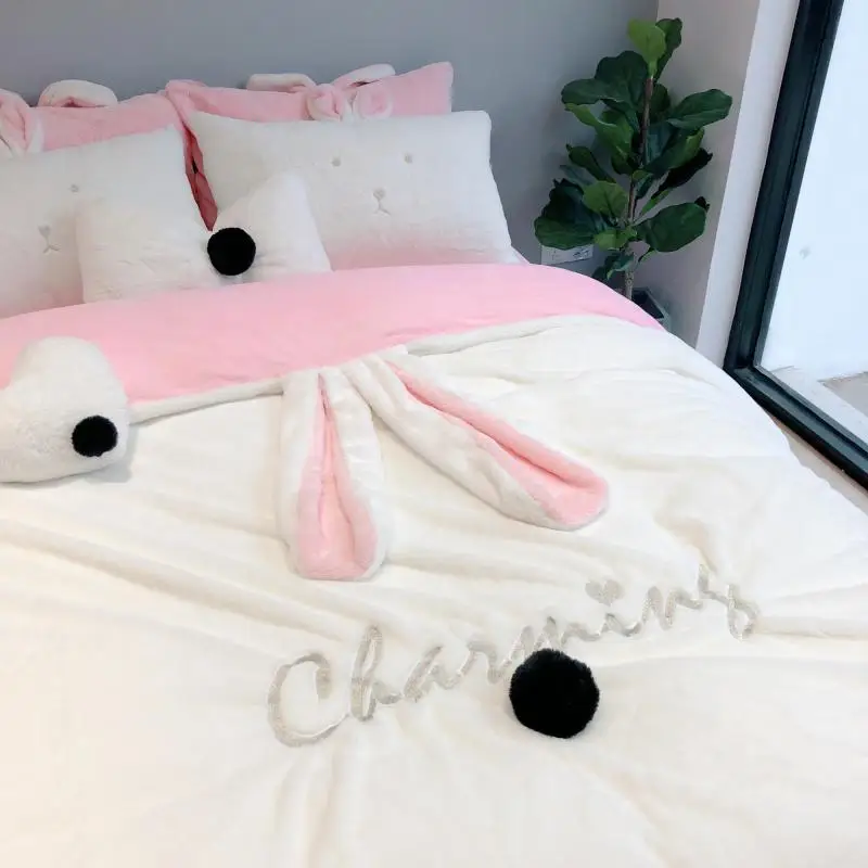 Комплект бархатного постельного белья с кристаллами натуральными кроличьими