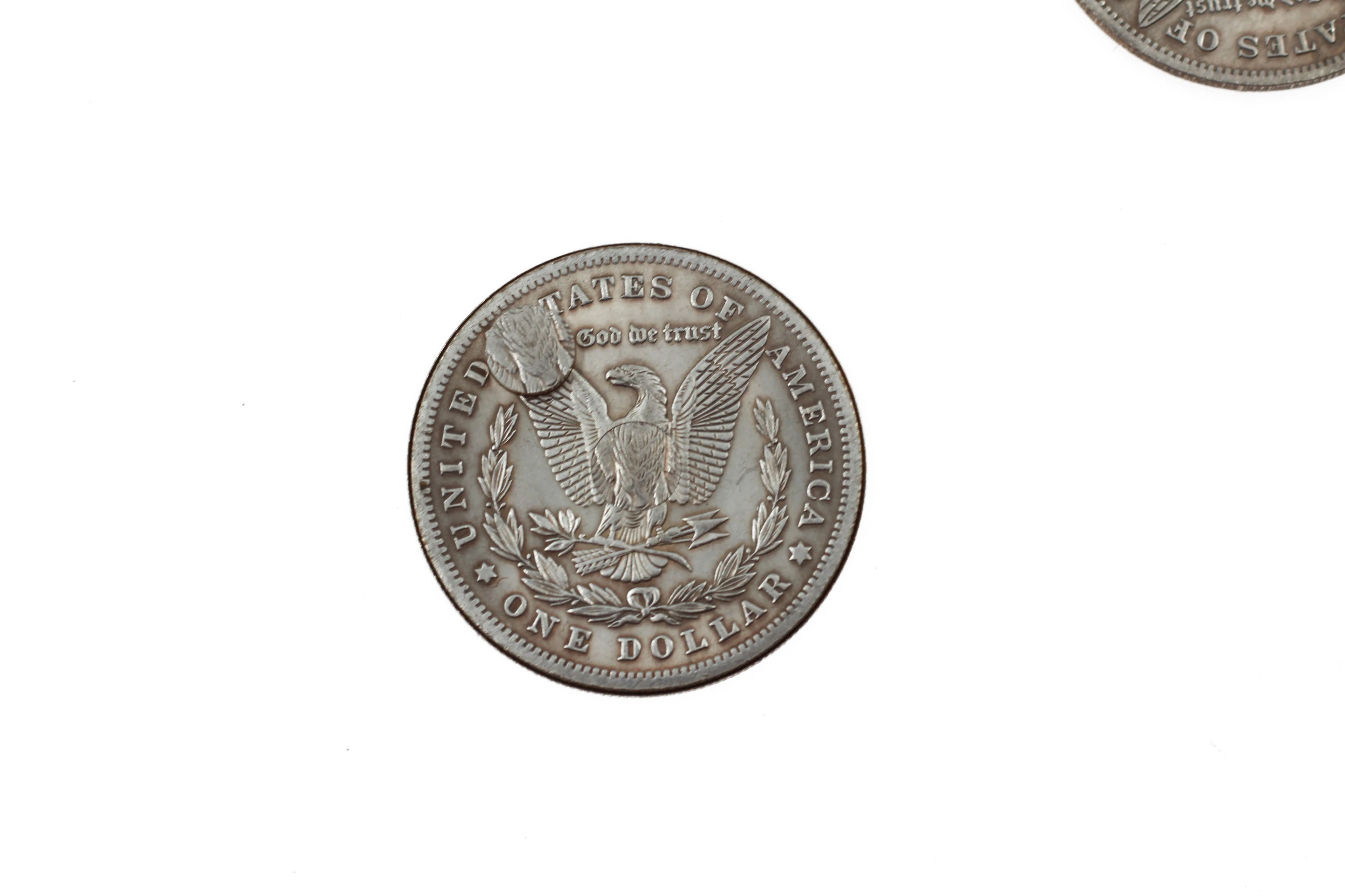 Китайские Серебряные Дикие монеты сменные от трех до одной магия крупный план