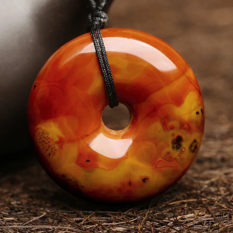 

Sanyuan Zheng Bao Warring States Red Safety Buckle Pendant Xuanhua Agate Flowers Plants round Men's Necklace Female Accessories