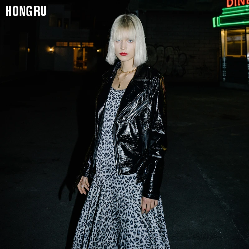 Мотоциклетная блестящая кожаная куртка Женская Весенняя новая глянцевая из