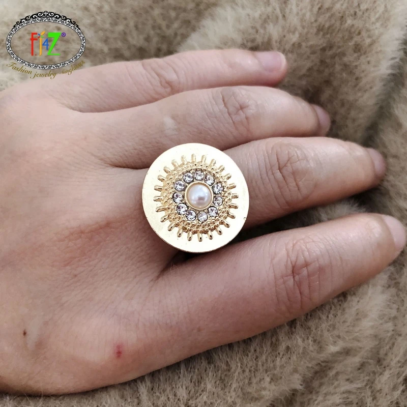 

F.J4Z New Women Gorgeous Circle Top Finger Rings Luxurious Rhinestone Round Lady Rings Jewelry Accessories dropship