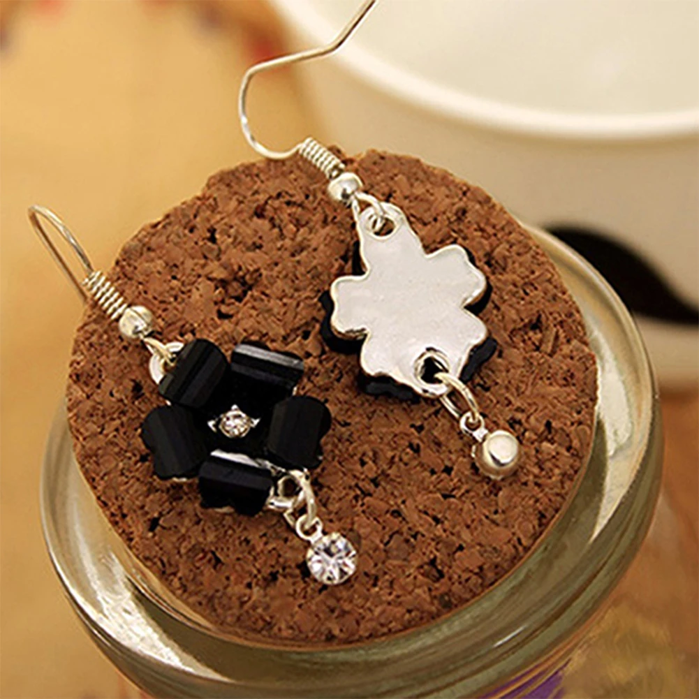 Женские серьги стразы