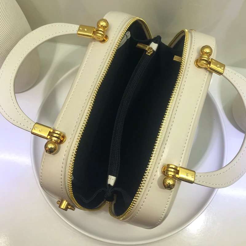 

2021 spring and summer new solid color leather female handbag trend retro art box single shoulder messenger bag small square bag