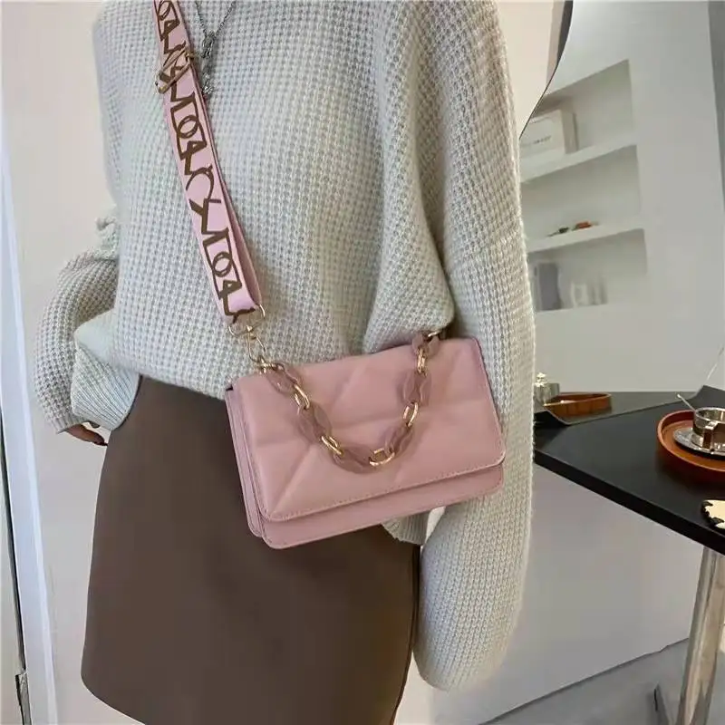 

Textured chain handbag 2022 new fashion wide shoulder strap shoulder bag simple and versatile lady messenger bag