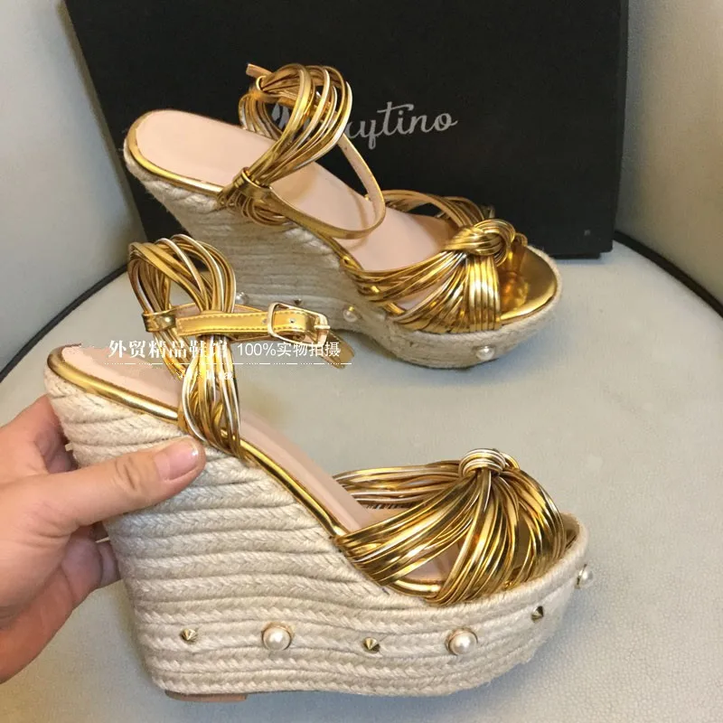 Летние женские босоножки на танкетке высококачественные из натуральной кожи