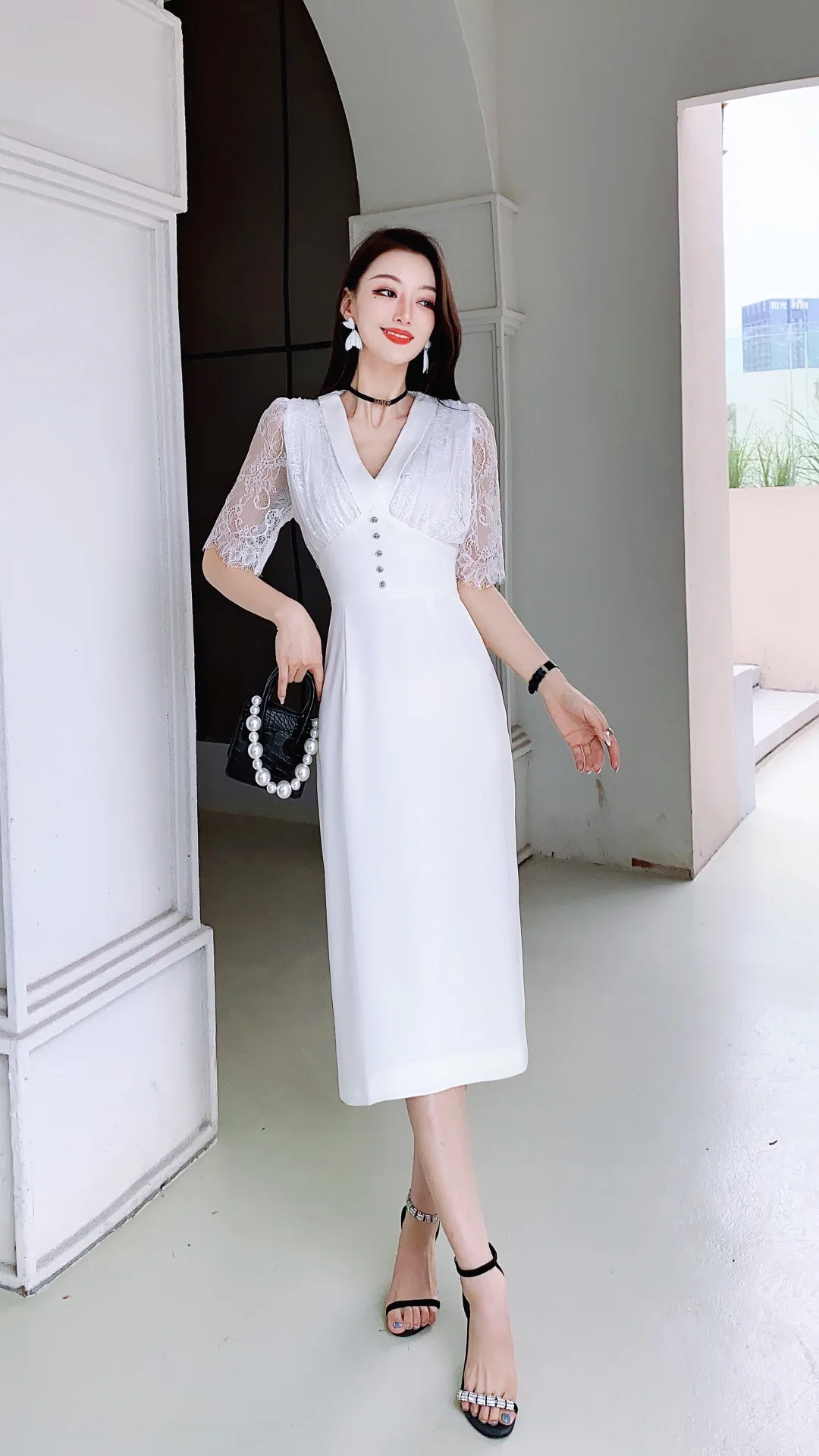 

Plaid V-neck lace dress long sleeve slim fitting single lady style stitching embroidered dress