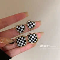 retro geometric black white lattice square heart small stud earrings for women korean simple jewelry for women party earring