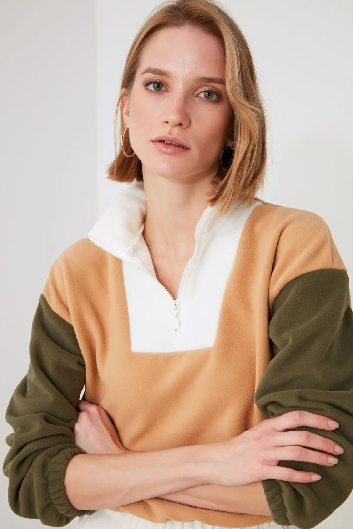 

Trendyol Zipper Color Block Knitted Sweatshirt TWOAW21SW1330