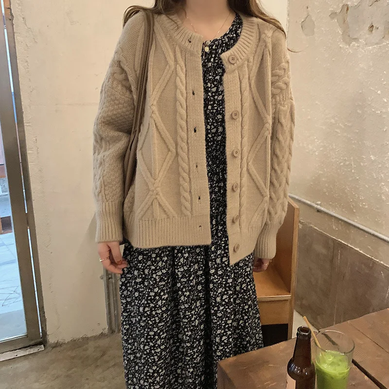 

2021 autumn new Korean Dongdaemun purchasing thick French style twist heavy industry large sweater women cardigan