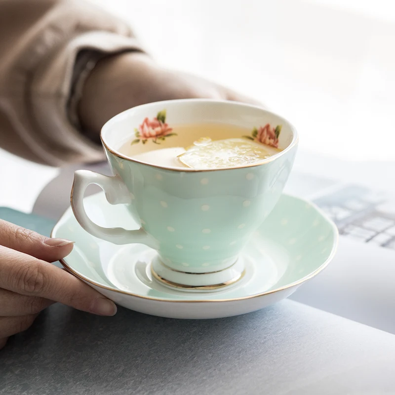 

Nordic Creative Coffee Cups and Saucer Ceramic Luxury Retro Cute Gift Cups Saucer Porcelain Turkish Xicara Home Drinkware AB50BD