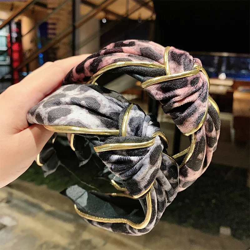 Женская элегантная леопардовая повязка на голову с золотыми линиями и узлом