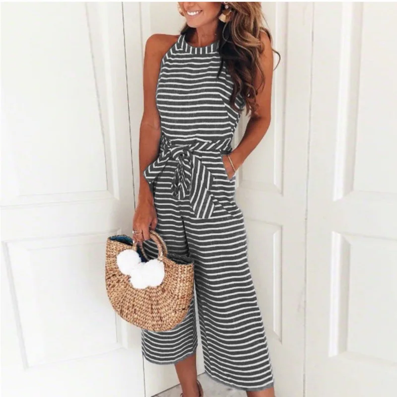 Женский комбинезон без рукавов в полоску с круглым вырезом облегающий