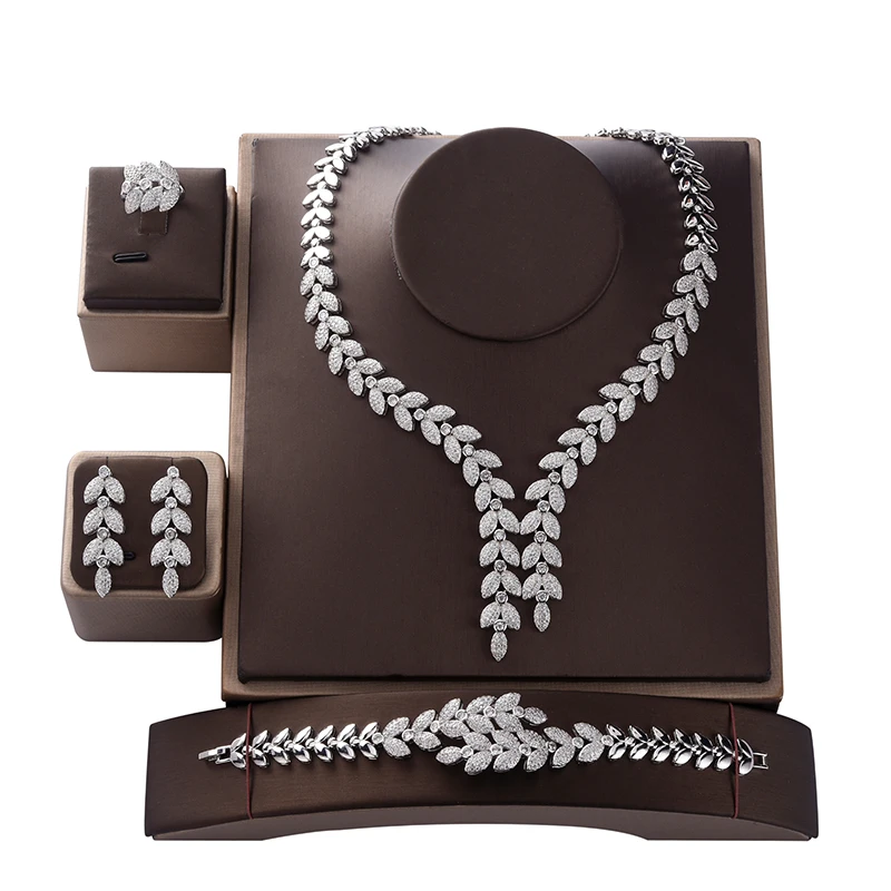 Набор украшений дизайнерский Женский комплект из колье серёг кольца и браслета с