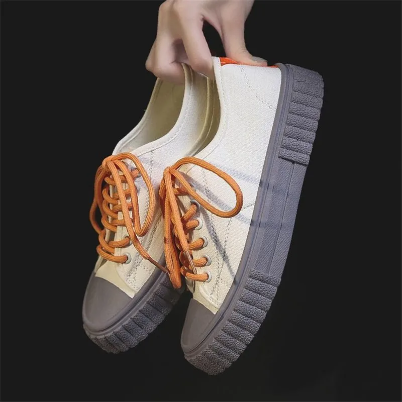 Женские кроссовки на массивной вулканизированной подошве Белые Повседневные