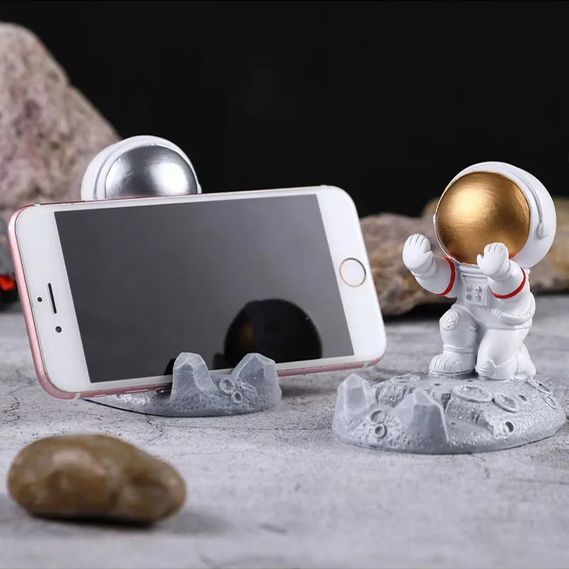 

Resin Astronauts Ornaments Universal Cell Phone Stand Holder Cute Figurines Bracket Gift Toys Home Office Desk Decoration TN