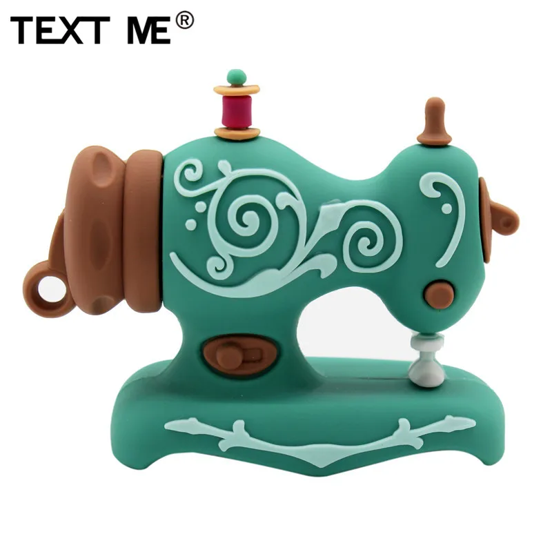 Напиши мне рисунок из мультфильма Креативное швейная машина и медведь стиль