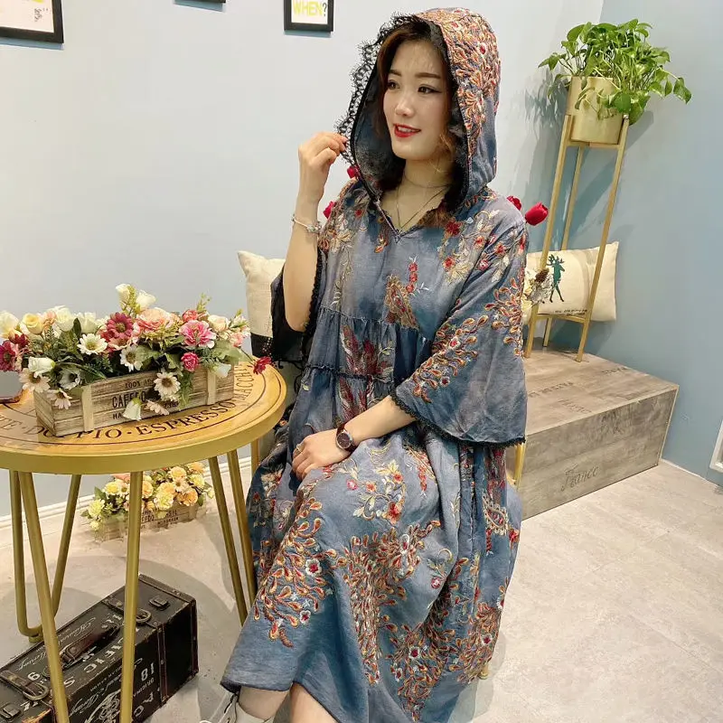 

Женская ветровка средней длины с цветочной вышивкой, джинсовая куртка с капюшоном в стиле ретро, пальто большого размера из хлопка и льна, в...