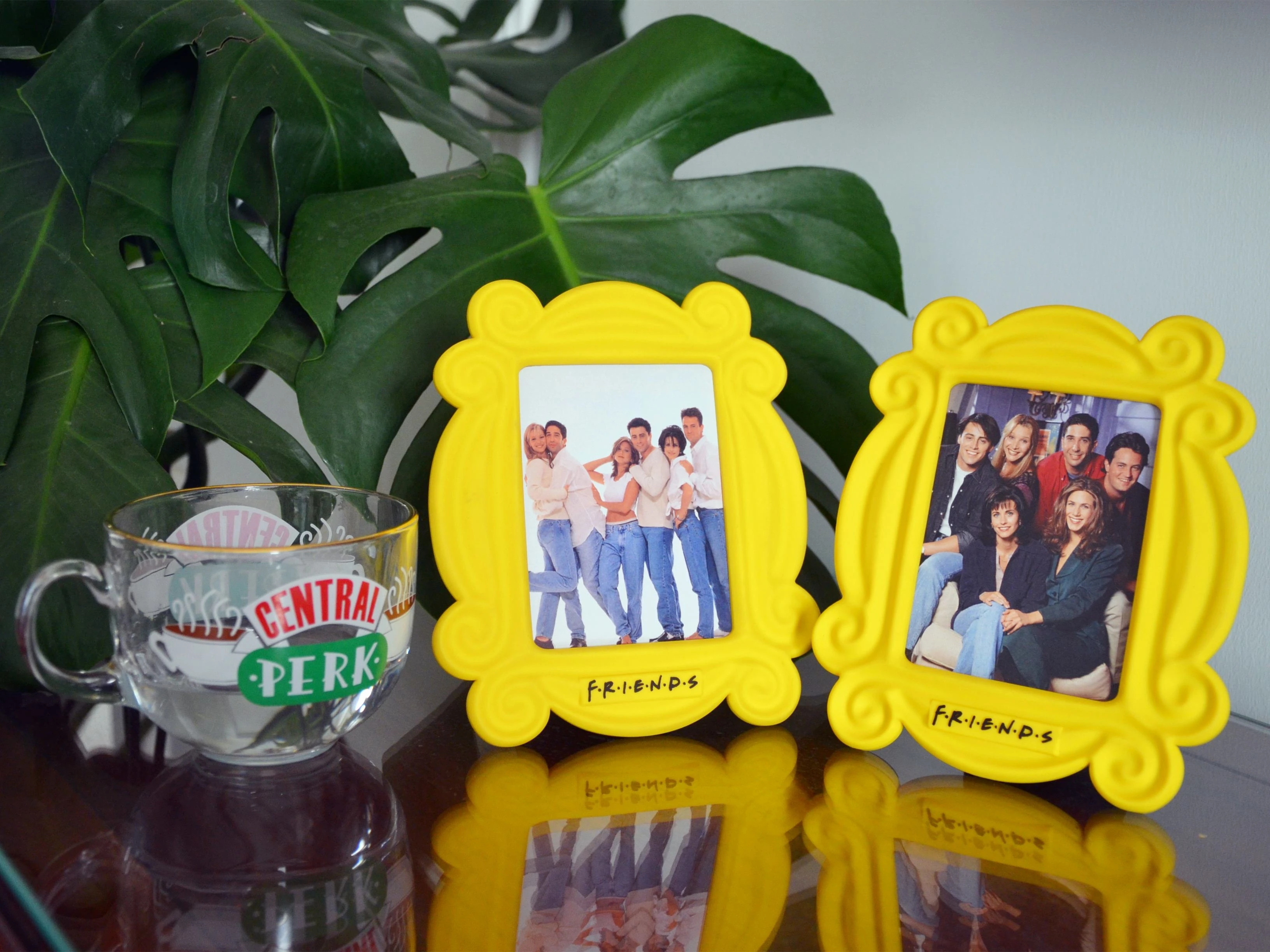 

Friends TV Show Photo Frame Handmade Monica Door Frame Yellow Photo Frames Collectible Home Decor Desk Ornaments Friends Gifts