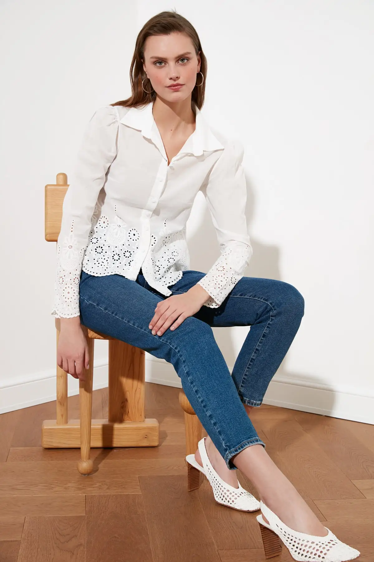 

Trendyol Embroidered Shirt TWOSS21GO0024