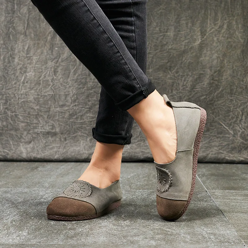 Женские кожаные лоферы мягкая обувь серого цвета весенняя женская на плоской