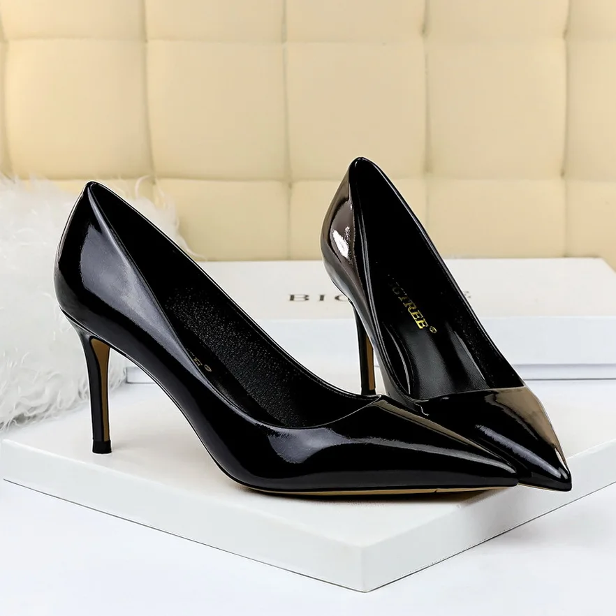 Модные простые туфли на тонком каблуке в европейском и американском стиле