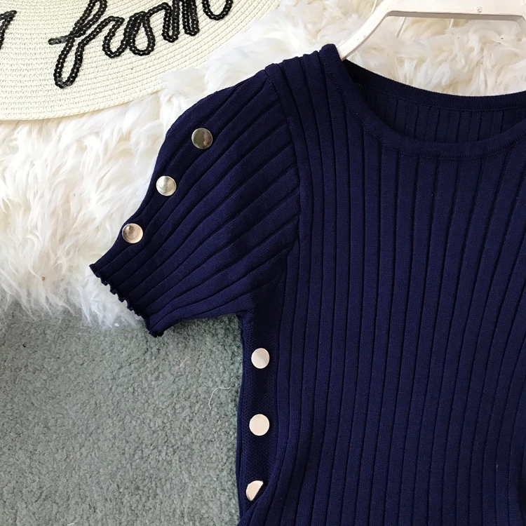 Женское трикотажное платье-футляр с коротким рукавом и круглым вырезом | Женская